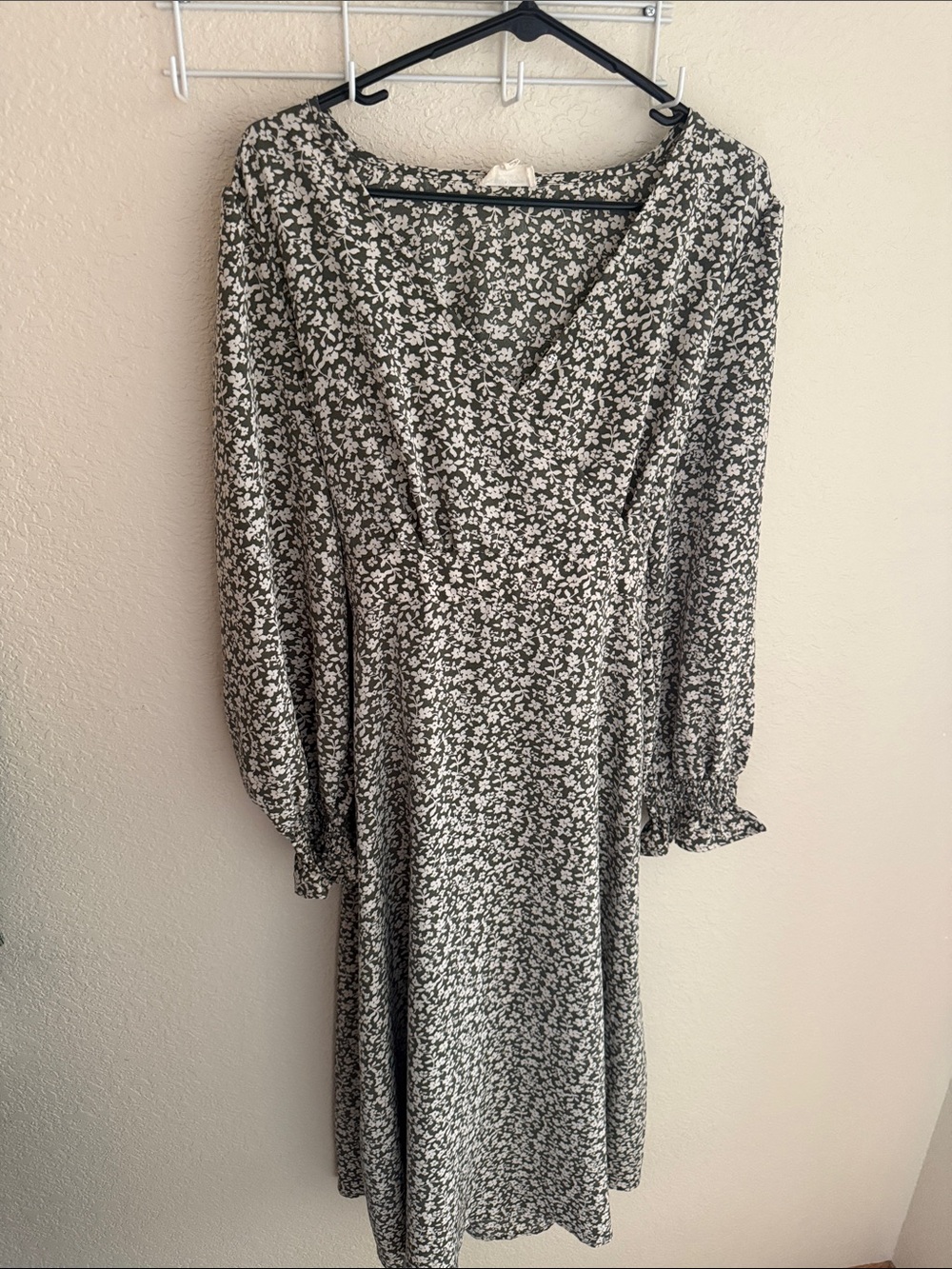 Floral Long Sleeve V-Neck Midi Dress - Olive Green & White